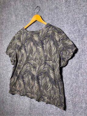 Women’s Olive Leaf-Print Short Sleeve Top